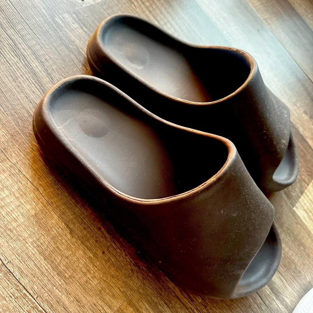 Fake pair of Yezzy’s